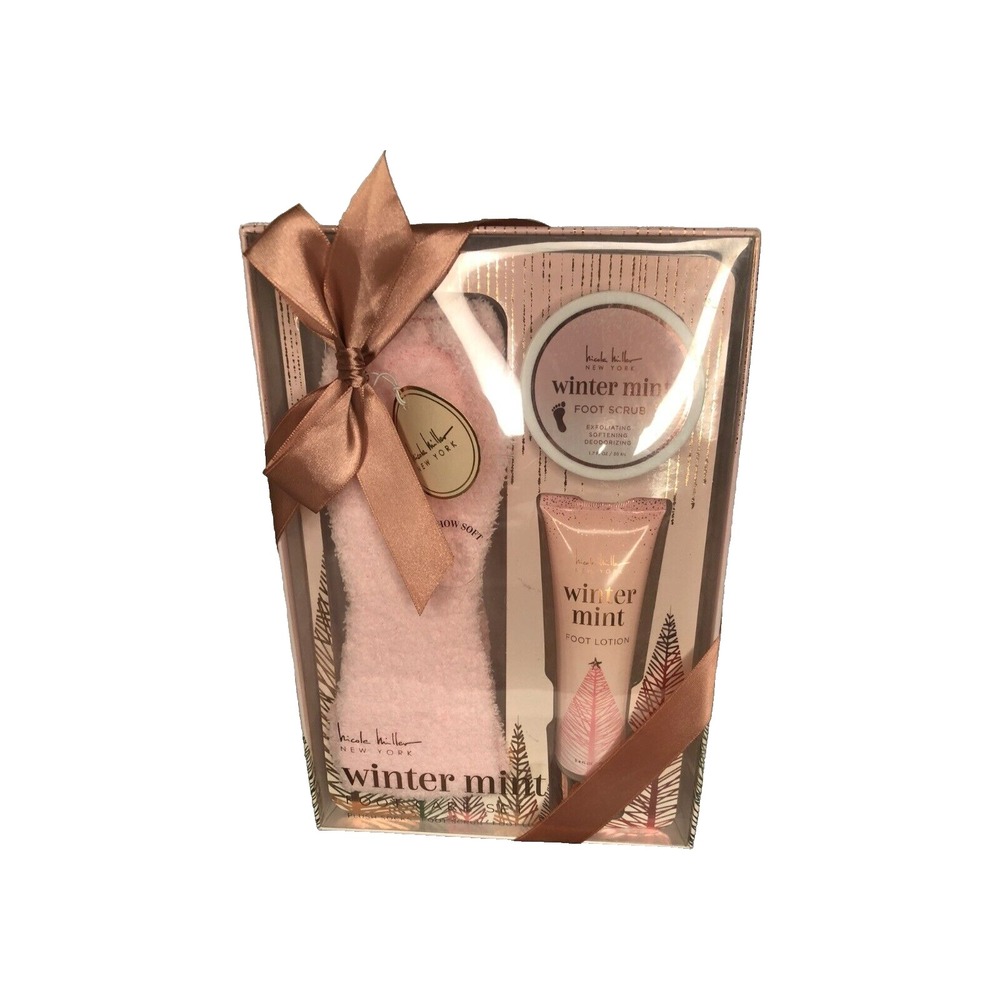 Nicole Miller Winter Mint Foot Care Set โโ Socks, Scrub & Lotion (New)